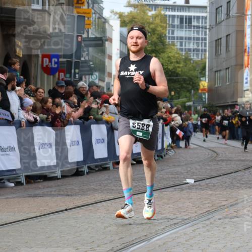 05.10.2025 - 20. swb-Marathon Bremen Strokosch-Dieckow http://msf.ph/oto/9273936 05.10.2025 13:03:32 Ziel 635, 2613, 4758, 4786, 5588 meine-sportfotos.de