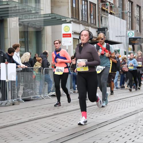05.10.2025 - 20. swb-Marathon Bremen Strokosch-Dieckow http://msf.ph/oto/9273942 05.10.2025 11:11:51 Ziel 9373, 9374, 9420, 9526, 9675, 9726, 9867, 9911, 10463, 10499, 10622, 10815, 10849, 10899, 11085, 11535, 9373, 9374, 9420, 9526, 9675, 9726, 9867, 9911, 10463, 10499, 10622, 10815, 10849, 10899, 11085, 11535 meine-sportfotos.de