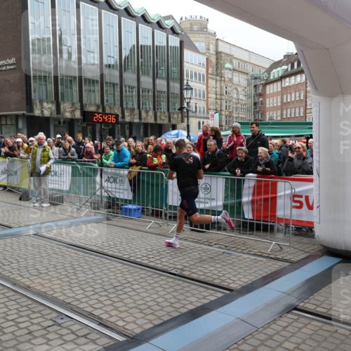 05.10.2025 - 20. swb-Marathon Bremen Yannick Fuchs http://msf.ph/oto/9273955 05.10.2025 12:25:25 Ziel 784 meine-sportfotos.de