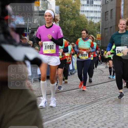 05.10.2025 - 20. swb-Marathon Bremen Strokosch-Dieckow http://msf.ph/oto/9273957 05.10.2025 11:11:34 Ziel 9453, 9999, 10058, 10264, 10320, 10333, 11030, 11172, 11191 meine-sportfotos.de