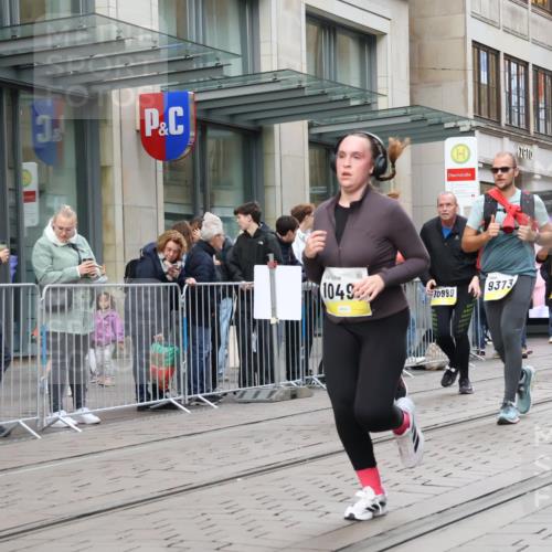 05.10.2025 - 20. swb-Marathon Bremen Strokosch-Dieckow http://msf.ph/oto/9273962 05.10.2025 11:11:51 Ziel 9373, 9374, 9420, 9526, 9675, 9726, 9867, 9911, 10463, 10499, 10622, 10815, 10849, 10899, 11085, 11535, 9373, 9374, 9420, 9526, 9675, 9726, 9867, 9911, 10463, 10499, 10622, 10815, 10849, 10899, 11085, 11535 meine-sportfotos.de