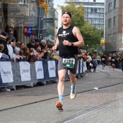 05.10.2025 - 20. swb-Marathon Bremen Strokosch-Dieckow http://msf.ph/oto/9273964 05.10.2025 13:03:32 Ziel 635, 2613, 4758, 4786, 5588 meine-sportfotos.de