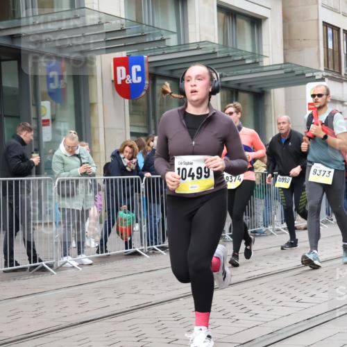 05.10.2025 - 20. swb-Marathon Bremen Strokosch-Dieckow http://msf.ph/oto/9273975 05.10.2025 11:11:52 Ziel 9373, 9374, 9526, 9675, 9726, 9867, 9911, 10463, 10499, 10622, 10849, 10899, 11085, 11535, 9373, 9374, 9526, 9675, 9726, 9867, 9911, 10463, 10499, 10622, 10849, 10899, 11085, 11535 meine-sportfotos.de