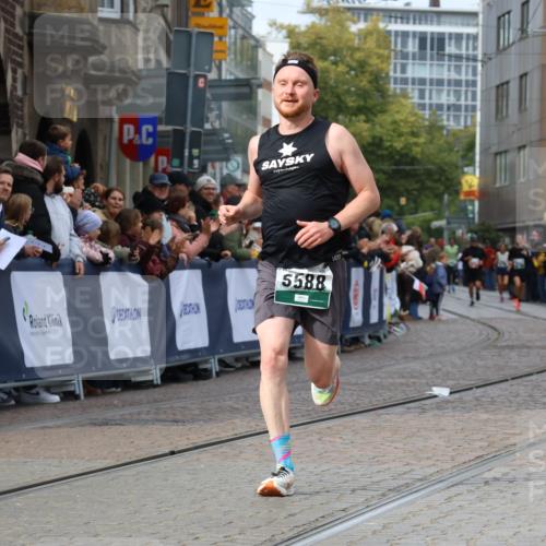 05.10.2025 - 20. swb-Marathon Bremen Strokosch-Dieckow http://msf.ph/oto/9273990 05.10.2025 13:03:32 Ziel 635, 2613, 4758, 4786, 5588 meine-sportfotos.de