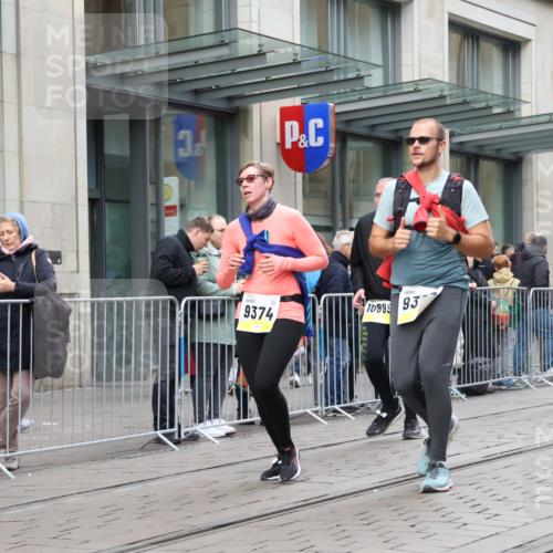 05.10.2025 - 20. swb-Marathon Bremen Strokosch-Dieckow http://msf.ph/oto/9274012 05.10.2025 11:11:53 Ziel 9373, 9374, 9526, 9675, 9726, 9867, 9911, 10463, 10499, 10622, 10849, 10899, 11085, 11535, 9373, 9374, 9526, 9675, 9726, 9867, 9911, 10463, 10499, 10622, 10849, 10899, 11085, 11535 meine-sportfotos.de
