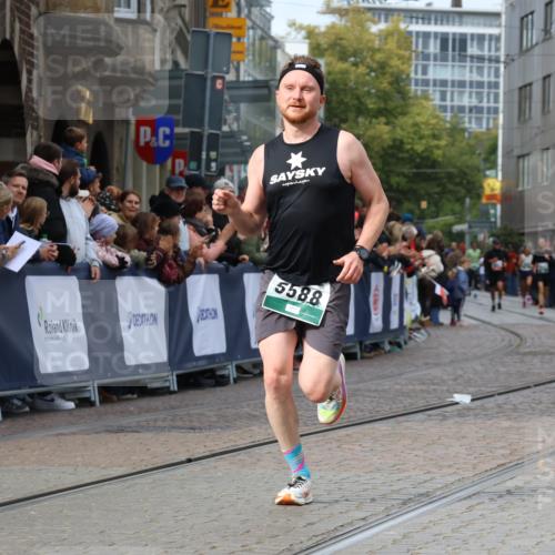 05.10.2025 - 20. swb-Marathon Bremen Strokosch-Dieckow http://msf.ph/oto/9274018 05.10.2025 13:03:32 Ziel 635, 2613, 4758, 4786, 5588 meine-sportfotos.de