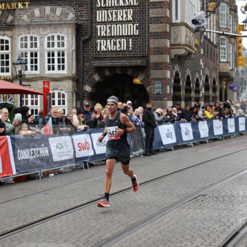 05.10.2025 - 20. swb-Marathon Bremen Yannick Fuchs http://msf.ph/oto/9274021 05.10.2025 12:26:54 Ziel 1493 meine-sportfotos.de