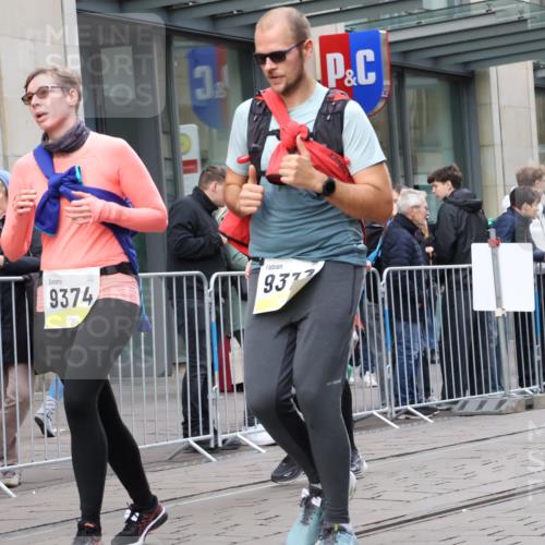 05.10.2025 - 20. swb-Marathon Bremen Strokosch-Dieckow http://msf.ph/oto/9274040 05.10.2025 11:11:54 Ziel 9373, 9374, 9526, 9675, 9726, 9867, 9911, 10463, 10499, 10622, 10849, 10899, 11085, 11535, 9373, 9374, 9526, 9675, 9726, 9867, 9911, 10463, 10499, 10622, 10849, 10899, 11085, 11535 meine-sportfotos.de