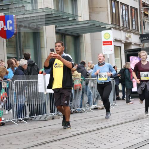 05.10.2025 - 20. swb-Marathon Bremen Strokosch-Dieckow http://msf.ph/oto/9274051 05.10.2025 11:11:55 Ziel 9373, 9374, 9526, 9675, 9726, 9911, 10463, 10499, 10622, 10849, 10899, 11085, 11535, 9373, 9374, 9526, 9675, 9726, 9911, 10463, 10499, 10622, 10849, 10899, 11085, 11535 meine-sportfotos.de