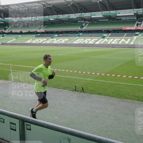 05.10.2025 - 20. swb-Marathon Bremen Michael Burmester http://msf.ph/oto/9274074 05.10.2025 12:49:48 Laufen im Stadion 150, 187, 217, 270, 287, 424, 511, 845, 939, 1257, 1388, 1535, 1609, 1707, 1727, 1876, 1904, 2044, 2356, 2594, 2988, 2990, 3124, 3259, 3353, 3544, 3738, 3885, 3960, 4006, 4367, 4438, 4870, 5118, 5894, 6214, 6281, 6431, 6619, 6805, 6877, 7647, 7987, 8216, 8401, 8536, 8873, 9118, 1195, 1654, 2119, 2990, 4385, 6171, 7904, 8507, 8630, 9114 meine-sportfotos.de
