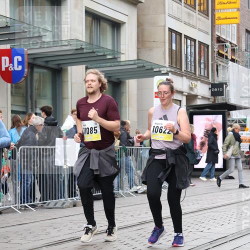 05.10.2025 - 20. swb-Marathon Bremen Strokosch-Dieckow http://msf.ph/oto/9274089 05.10.2025 11:11:57 Ziel 9373, 9374, 9526, 9675, 9911, 10463, 10499, 10622, 10899, 11085, 11535, 9373, 9374, 9526, 9675, 9911, 10463, 10499, 10622, 10899, 11085, 11535 meine-sportfotos.de
