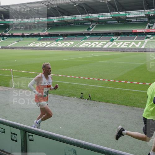 05.10.2025 - 20. swb-Marathon Bremen Michael Burmester http://msf.ph/oto/9274090 05.10.2025 12:49:48 Laufen im Stadion 150, 187, 217, 270, 287, 424, 511, 845, 939, 1257, 1388, 1535, 1609, 1707, 1727, 1876, 1904, 2044, 2356, 2594, 2988, 2990, 3124, 3259, 3353, 3544, 3738, 3885, 3960, 4006, 4367, 4438, 4870, 5118, 5894, 6214, 6281, 6431, 6619, 6805, 6877, 7647, 7987, 8216, 8401, 8536, 8873, 9118, 1195, 1654, 2119, 2990, 4385, 6171, 7904, 8507, 8630, 9114 meine-sportfotos.de