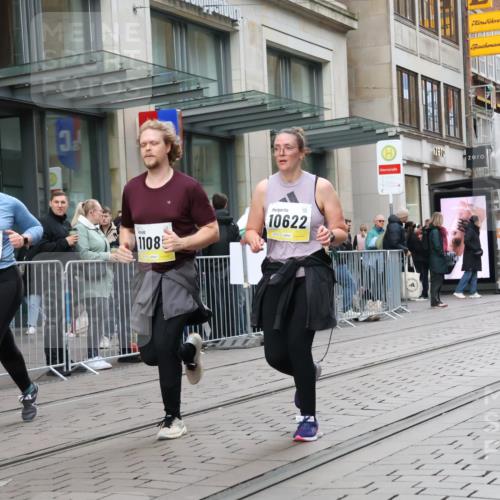05.10.2025 - 20. swb-Marathon Bremen Strokosch-Dieckow http://msf.ph/oto/9274111 05.10.2025 11:11:58 Ziel 9373, 9374, 9526, 9675, 9911, 10282, 10463, 10622, 10899, 11085, 11535, 9373, 9374, 9526, 9675, 9911, 10282, 10463, 10622, 10899, 11085, 11535 meine-sportfotos.de