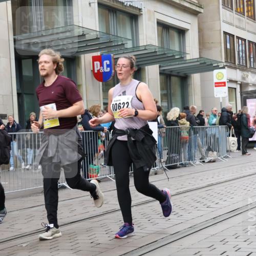 05.10.2025 - 20. swb-Marathon Bremen Strokosch-Dieckow http://msf.ph/oto/9274126 05.10.2025 11:11:58 Ziel 9373, 9374, 9526, 9675, 9911, 10282, 10463, 10622, 10899, 11085, 11535, 9373, 9374, 9526, 9675, 9911, 10282, 10463, 10622, 10899, 11085, 11535 meine-sportfotos.de