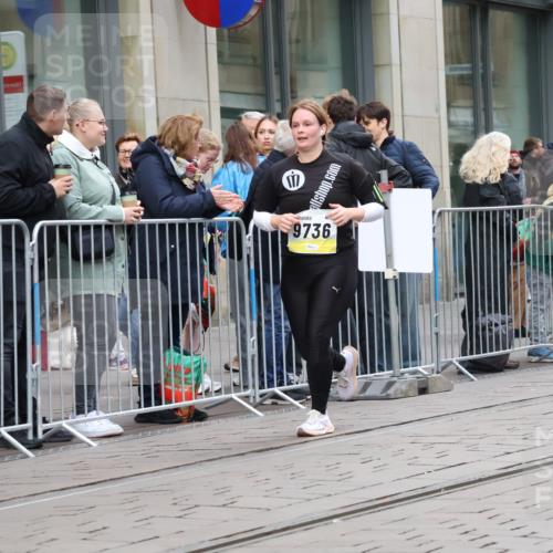 05.10.2025 - 20. swb-Marathon Bremen Strokosch-Dieckow http://msf.ph/oto/9274150 05.10.2025 11:12:04 Ziel 9373, 9374, 9736, 9911, 10282, 10622, 10899, 11085, 11535, 9373, 9374, 9736, 9911, 10282, 10622, 10899, 11085, 11535 meine-sportfotos.de