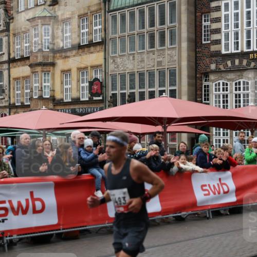 05.10.2025 - 20. swb-Marathon Bremen Yannick Fuchs http://msf.ph/oto/9274157 05.10.2025 12:26:56 Ziel 1493 meine-sportfotos.de