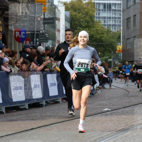 05.10.2025 - 20. swb-Marathon Bremen Strokosch-Dieckow http://msf.ph/oto/9274181 05.10.2025 13:03:40 Ziel 2613, 4617, 4758, 4786, 6804 meine-sportfotos.de