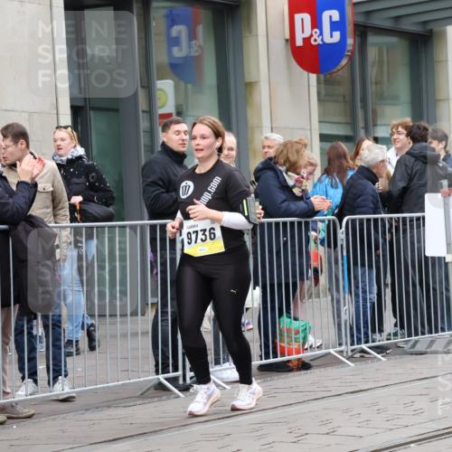 05.10.2025 - 20. swb-Marathon Bremen Strokosch-Dieckow http://msf.ph/oto/9274186 05.10.2025 11:12:05 Ziel 9373, 9374, 9736, 9911, 10282, 10622, 10899, 11085, 11535, 9373, 9374, 9736, 9911, 10282, 10622, 10899, 11085, 11535 meine-sportfotos.de