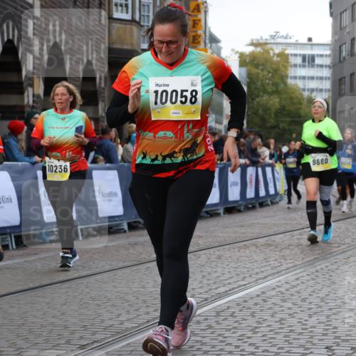 05.10.2025 - 20. swb-Marathon Bremen Strokosch-Dieckow http://msf.ph/oto/9274196 05.10.2025 11:11:40 Ziel 9453, 9680, 9999, 10058, 10235, 10236, 10264, 10333, 11172, 11191 meine-sportfotos.de