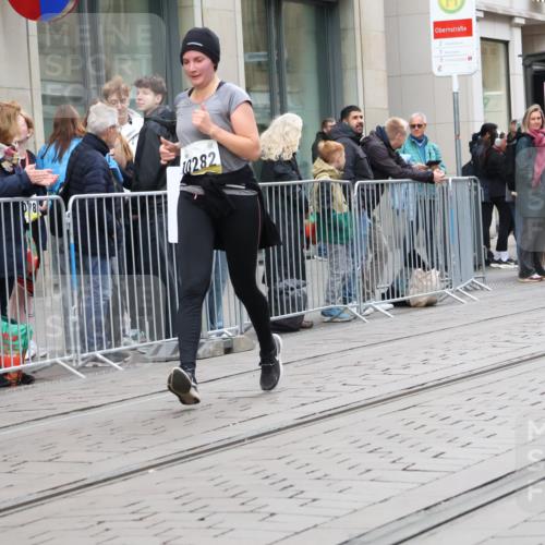 05.10.2025 - 20. swb-Marathon Bremen Strokosch-Dieckow http://msf.ph/oto/9274203 05.10.2025 11:12:09 Ziel 9373, 9374, 9736, 10190, 10282, 10622, 10899, 11085, 11285, 11535, 9373, 9374, 9736, 10190, 10282, 10622, 10899, 11085, 11285, 11535 meine-sportfotos.de