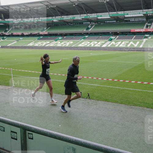 05.10.2025 - 20. swb-Marathon Bremen Michael Burmester http://msf.ph/oto/9274205 05.10.2025 12:49:58 Laufen im Stadion 150, 187, 217, 270, 287, 424, 511, 679, 845, 906, 939, 1257, 1388, 1535, 1609, 1707, 1727, 1876, 1904, 2044, 2356, 2721, 3259, 3353, 3544, 3738, 3885, 3960, 4006, 4318, 4367, 4438, 4870, 4938, 5118, 5389, 5873, 5894, 6214, 6216, 6281, 6431, 6619, 6805, 6877, 7647, 7826, 7963, 7987, 8216, 8401, 8536, 8873, 8907, 9118, 1654, 2119, 2594, 2988, 2990, 3124, 4385, 8630, 9114 meine-sportfotos.de