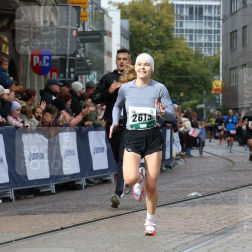 05.10.2025 - 20. swb-Marathon Bremen Strokosch-Dieckow http://msf.ph/oto/9274213 05.10.2025 13:03:40 Ziel 2613, 4617, 4758, 4786, 6804 meine-sportfotos.de