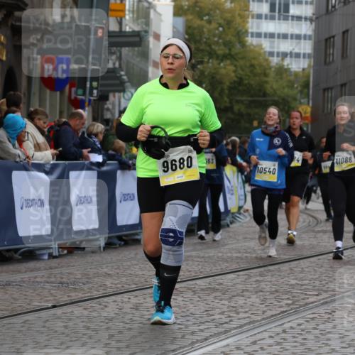 05.10.2025 - 20. swb-Marathon Bremen Strokosch-Dieckow http://msf.ph/oto/9274219 05.10.2025 11:11:42 Ziel 9680, 9999, 10058, 10235, 10236, 10540, 11088, 11172 meine-sportfotos.de
