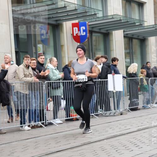 05.10.2025 - 20. swb-Marathon Bremen Strokosch-Dieckow http://msf.ph/oto/9274220 05.10.2025 11:12:10 Ziel 9373, 9374, 9736, 10190, 10282, 10622, 10899, 11085, 11285, 11535, 9373, 9374, 9736, 10190, 10282, 10622, 10899, 11085, 11285, 11535 meine-sportfotos.de