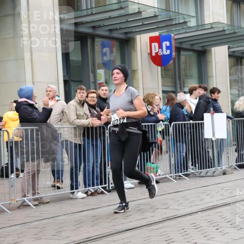 05.10.2025 - 20. swb-Marathon Bremen Strokosch-Dieckow http://msf.ph/oto/9274229 05.10.2025 11:12:10 Ziel 9373, 9374, 9736, 10190, 10282, 10622, 10899, 11085, 11285, 11535, 9373, 9374, 9736, 10190, 10282, 10622, 10899, 11085, 11285, 11535 meine-sportfotos.de