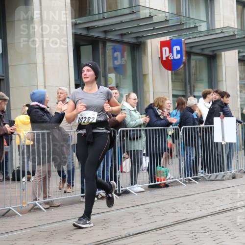 05.10.2025 - 20. swb-Marathon Bremen Strokosch-Dieckow http://msf.ph/oto/9274241 05.10.2025 11:12:10 Ziel 9373, 9374, 9736, 10190, 10282, 10622, 10899, 11085, 11285, 11535, 9373, 9374, 9736, 10190, 10282, 10622, 10899, 11085, 11285, 11535 meine-sportfotos.de