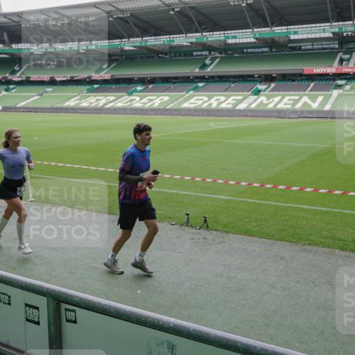 05.10.2025 - 20. swb-Marathon Bremen Michael Burmester http://msf.ph/oto/9274242 05.10.2025 12:50:00 Laufen im Stadion 150, 187, 217, 270, 287, 424, 511, 679, 845, 906, 939, 1257, 1388, 1535, 1609, 1707, 1727, 1876, 1904, 2044, 2356, 2721, 3259, 3353, 3544, 3738, 3885, 3960, 4006, 4318, 4367, 4438, 4870, 4938, 5118, 5389, 5873, 5894, 6214, 6216, 6281, 6431, 6619, 6717, 6805, 6877, 7647, 7826, 7963, 7987, 8401, 8536, 8873, 8907, 9118, 1654, 1727, 2119, 2594, 2988, 2990, 3124, 4385, 8216 meine-sportfotos.de