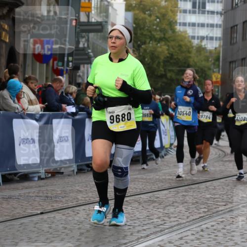 05.10.2025 - 20. swb-Marathon Bremen Strokosch-Dieckow http://msf.ph/oto/9274259 05.10.2025 11:11:42 Ziel 9680, 9999, 10058, 10235, 10236, 10540, 11088, 11172 meine-sportfotos.de
