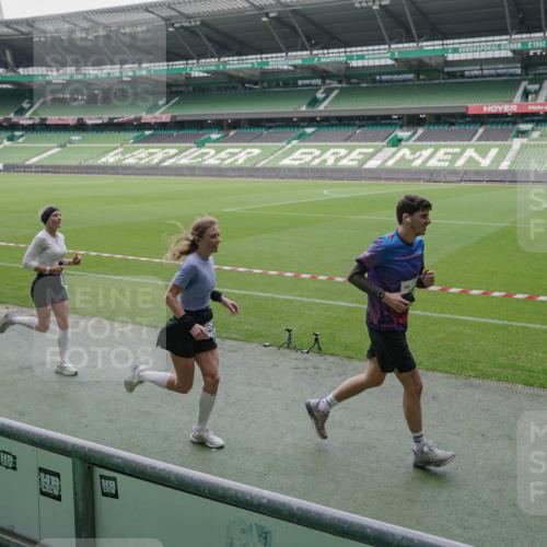 05.10.2025 - 20. swb-Marathon Bremen Michael Burmester http://msf.ph/oto/9274267 05.10.2025 12:50:00 Laufen im Stadion 150, 187, 217, 270, 287, 424, 511, 679, 845, 906, 939, 1257, 1388, 1535, 1609, 1707, 1727, 1876, 1904, 2044, 2356, 2721, 3259, 3353, 3544, 3738, 3885, 3960, 4006, 4318, 4367, 4438, 4870, 4938, 5118, 5389, 5873, 5894, 6214, 6216, 6281, 6431, 6619, 6717, 6805, 6877, 7647, 7826, 7963, 7987, 8401, 8536, 8873, 8907, 9118, 1654, 1727, 2119, 2594, 2988, 2990, 3124, 4385, 8216 meine-sportfotos.de