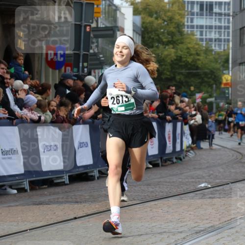 05.10.2025 - 20. swb-Marathon Bremen Strokosch-Dieckow http://msf.ph/oto/9274293 05.10.2025 13:03:40 Ziel 2613, 4617, 4758, 4786, 6804 meine-sportfotos.de