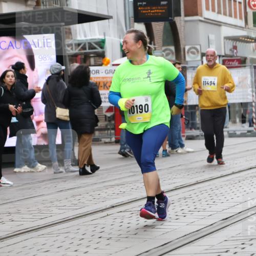 05.10.2025 - 20. swb-Marathon Bremen Strokosch-Dieckow http://msf.ph/oto/9274301 05.10.2025 11:12:24 Ziel 9203, 9736, 10186, 10190, 11252, 11285, 9203, 9736, 10186, 10190, 11252, 11285 meine-sportfotos.de