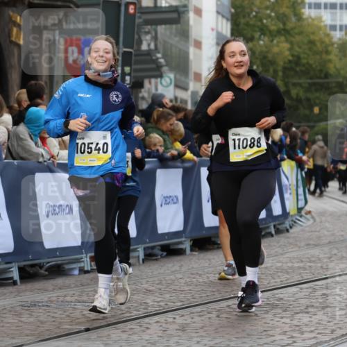 05.10.2025 - 20. swb-Marathon Bremen Strokosch-Dieckow http://msf.ph/oto/9274306 05.10.2025 11:11:45 Ziel 9648, 9680, 9784, 9999, 10235, 10236, 10540, 11088, 11172 meine-sportfotos.de