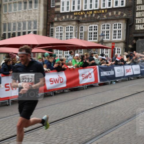05.10.2025 - 20. swb-Marathon Bremen Yannick Fuchs http://msf.ph/oto/9274307 05.10.2025 12:28:58 Ziel 717, 1113, 1948, 2053, 2159, 2292 meine-sportfotos.de