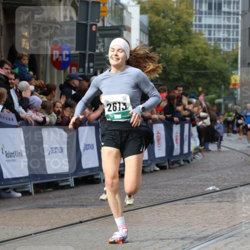 05.10.2025 - 20. swb-Marathon Bremen Strokosch-Dieckow http://msf.ph/oto/9274321 05.10.2025 13:03:40 Ziel 2613, 4617, 4758, 4786, 6804 meine-sportfotos.de
