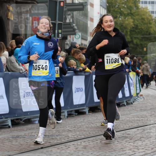 05.10.2025 - 20. swb-Marathon Bremen Strokosch-Dieckow http://msf.ph/oto/9274328 05.10.2025 11:11:45 Ziel 9648, 9680, 9784, 9999, 10235, 10236, 10540, 11088, 11172 meine-sportfotos.de
