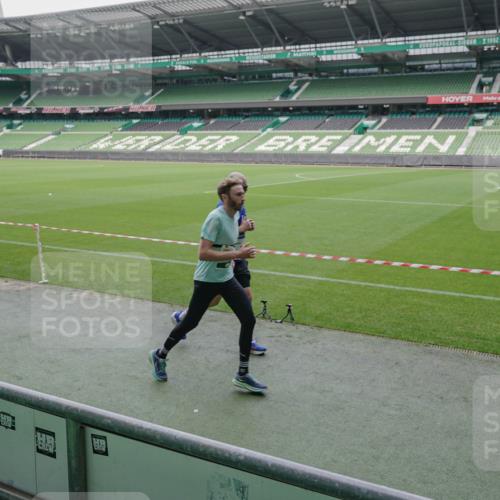 05.10.2025 - 20. swb-Marathon Bremen Michael Burmester http://msf.ph/oto/9274350 05.10.2025 12:50:06 Laufen im Stadion 150, 187, 217, 270, 287, 424, 511, 679, 736, 845, 906, 939, 1025, 1359, 1388, 1609, 1707, 1876, 1904, 2356, 2721, 3228, 3259, 3353, 3544, 3738, 3885, 3960, 4006, 4318, 4367, 4438, 4870, 4938, 5118, 5389, 5564, 5873, 5894, 6214, 6216, 6281, 6431, 6717, 6805, 7647, 7826, 7963, 7987, 8401, 8536, 8873, 8907, 9118, 1257, 1535, 1727, 2044, 2594, 2988, 2990, 3124, 4385, 6431, 6619, 6877, 8216 meine-sportfotos.de