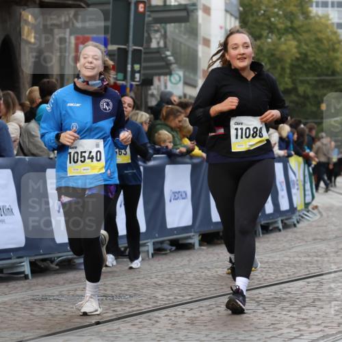 05.10.2025 - 20. swb-Marathon Bremen Strokosch-Dieckow http://msf.ph/oto/9274352 05.10.2025 11:11:45 Ziel 9648, 9680, 9784, 9999, 10235, 10236, 10540, 11088, 11172 meine-sportfotos.de