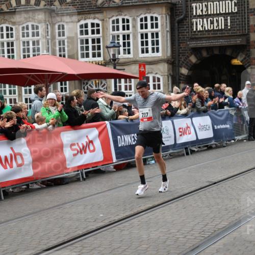 05.10.2025 - 20. swb-Marathon Bremen Yannick Fuchs http://msf.ph/oto/9274359 05.10.2025 12:28:59 Ziel 717, 1113, 1948, 2159, 2292 meine-sportfotos.de