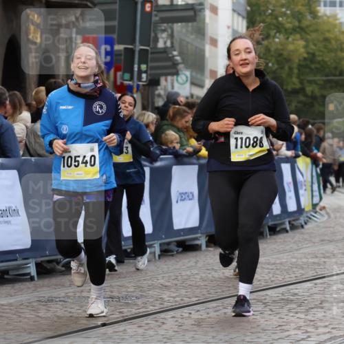 05.10.2025 - 20. swb-Marathon Bremen Strokosch-Dieckow http://msf.ph/oto/9274378 05.10.2025 11:11:46 Ziel 9648, 9680, 9784, 10235, 10236, 10540, 11088, 11563 meine-sportfotos.de