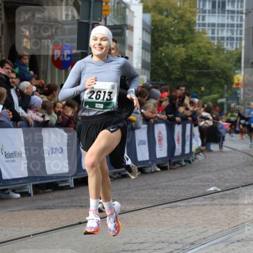 05.10.2025 - 20. swb-Marathon Bremen Strokosch-Dieckow http://msf.ph/oto/9274380 05.10.2025 13:03:40 Ziel 2613, 4617, 4758, 4786, 6804 meine-sportfotos.de