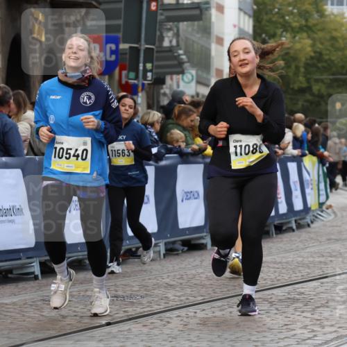 05.10.2025 - 20. swb-Marathon Bremen Strokosch-Dieckow http://msf.ph/oto/9274400 05.10.2025 11:11:46 Ziel 9648, 9680, 9784, 10235, 10236, 10540, 11088, 11563 meine-sportfotos.de
