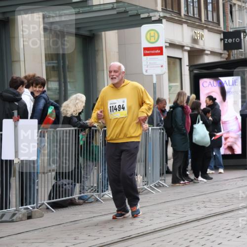 05.10.2025 - 20. swb-Marathon Bremen Strokosch-Dieckow http://msf.ph/oto/9274422 05.10.2025 11:12:31 Ziel 9203, 10041, 10186, 10190, 11118, 11252, 11285, 9203, 10041, 10186, 10190, 11118, 11252, 11285 meine-sportfotos.de