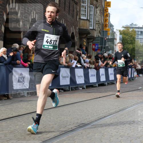 05.10.2025 - 20. swb-Marathon Bremen Strokosch-Dieckow http://msf.ph/oto/9274444 05.10.2025 13:03:44 Ziel 506, 3084, 4617, 6804 meine-sportfotos.de