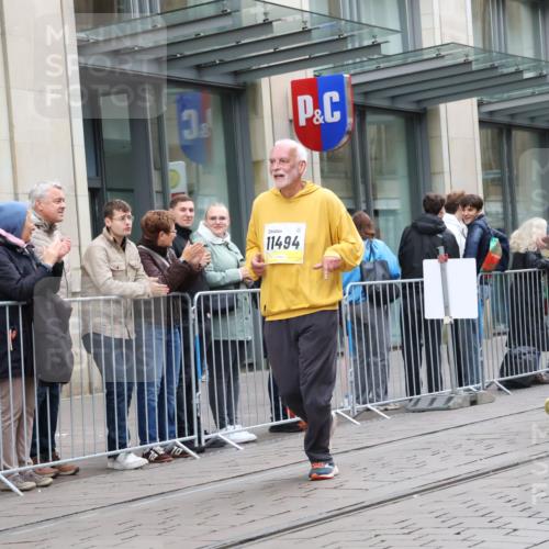 05.10.2025 - 20. swb-Marathon Bremen Strokosch-Dieckow http://msf.ph/oto/9274462 05.10.2025 11:12:34 Ziel 9203, 10041, 10186, 10190, 11118, 11170, 11252, 11494, 9203, 10041, 10186, 10190, 11118, 11170, 11252, 11494 meine-sportfotos.de