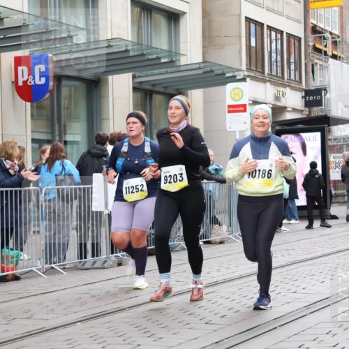 05.10.2025 - 20. swb-Marathon Bremen Strokosch-Dieckow http://msf.ph/oto/9274473 05.10.2025 11:12:34 Ziel 9203, 10041, 10186, 10190, 11118, 11170, 11252, 11494, 9203, 10041, 10186, 10190, 11118, 11170, 11252, 11494 meine-sportfotos.de