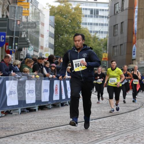 05.10.2025 - 20. swb-Marathon Bremen Strokosch-Dieckow http://msf.ph/oto/9274479 05.10.2025 11:11:49 Ziel 9648, 9680, 9784, 10540, 11088, 11563 meine-sportfotos.de